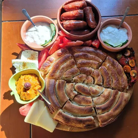 Tiny Green House In Апартаменти *