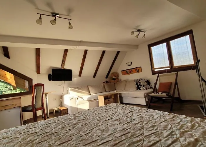 Tiny Green House In Апартаменты Скопье